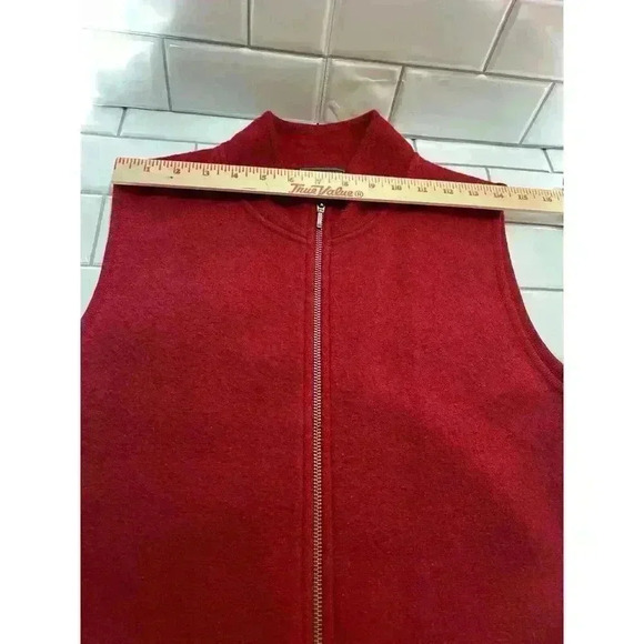 Woolrich Zipper Closure Ruby Red Wool Vest Women's Size M No Pockets Medium - Picture 4 of 6